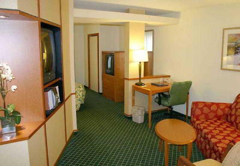 Fairfield Inn & Suites By Marriott Brunswick Freeport Zimmer foto